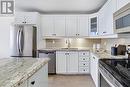 2614 - 633 Bay Street, Toronto, ON  - Indoor Photo Showing Kitchen 