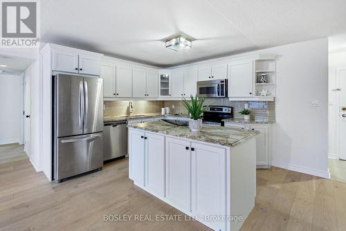 2614 - 633 Bay Street, Toronto, ON - Indoor Photo Showing Kitchen