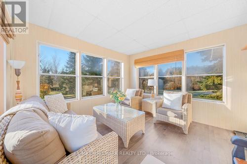 534 Hurdville Road, Mckellar, ON - Indoor Photo Showing Living Room