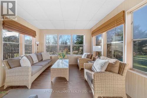 534 Hurdville Road, Mckellar, ON - Indoor Photo Showing Living Room