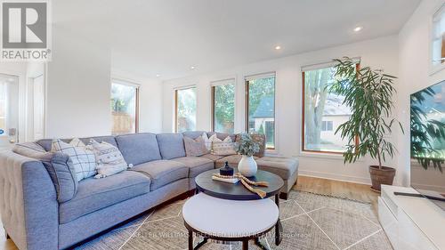 88 Botfield Avenue, Toronto, ON - Indoor Photo Showing Living Room