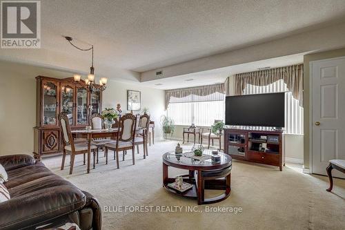 707 - 744 Wonderland Road S, London, ON - Indoor Photo Showing Living Room