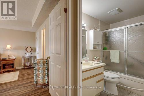 707 - 744 Wonderland Road S, London, ON - Indoor Photo Showing Bathroom