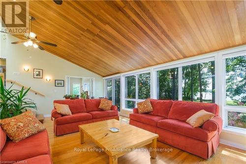 26 Sunset Lane, Greater Napanee, ON - Indoor Photo Showing Living Room