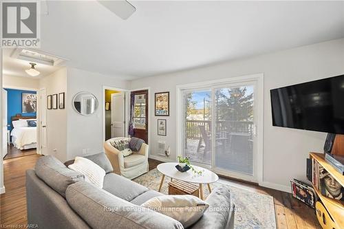 11193 Loyalist Parkway, Greater Napanee, ON - Indoor Photo Showing Living Room