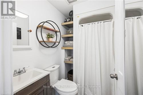 11193 Loyalist Parkway, Greater Napanee, ON - Indoor Photo Showing Bathroom