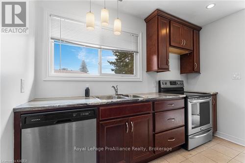 1408 Woodfield Crescent, Kingston (City Northwest), ON - Indoor Photo Showing Kitchen With Double Sink