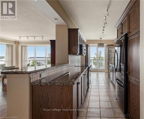 203 - 5 Gore Street, Kingston (Central City East), ON - Indoor Photo Showing Kitchen