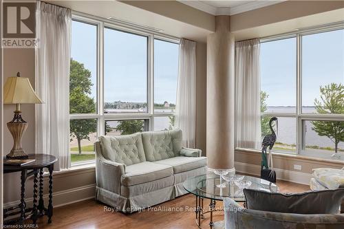 203 - 5 Gore Street, Kingston (Central City East), ON - Indoor Photo Showing Living Room