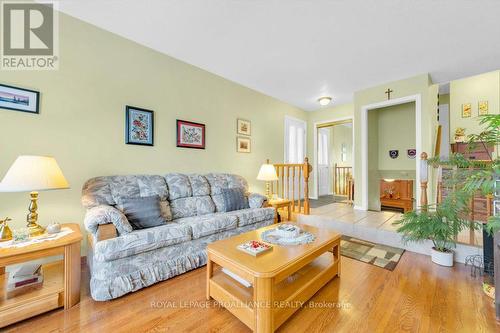 6 Shoniker Avenue, Quinte West, ON - Indoor Photo Showing Living Room