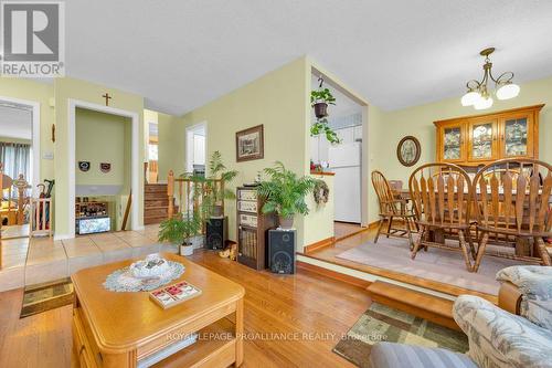 6 Shoniker Avenue, Quinte West, ON - Indoor Photo Showing Living Room