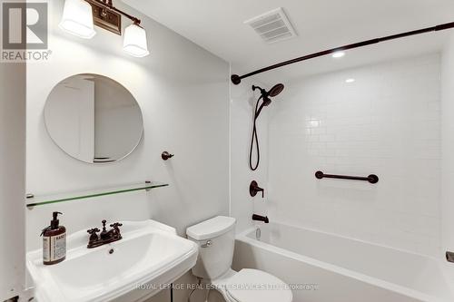 803 - 80 Quebec Avenue, Toronto, ON - Indoor Photo Showing Bathroom