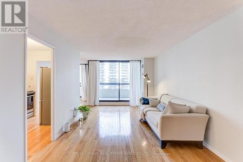 803 - 80 Quebec Avenue, Toronto, ON - Indoor