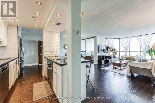 2307 - 1333 Bloor Street, Mississauga, ON - Indoor Photo Showing Kitchen With Upgraded Kitchen