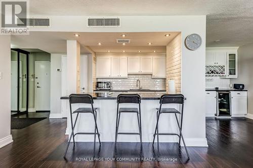 2307 - 1333 Bloor Street, Mississauga, ON - Indoor Photo Showing Kitchen With Upgraded Kitchen