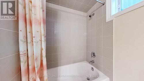 606 Haylook Gardens, Peterborough, ON - Indoor Photo Showing Bathroom