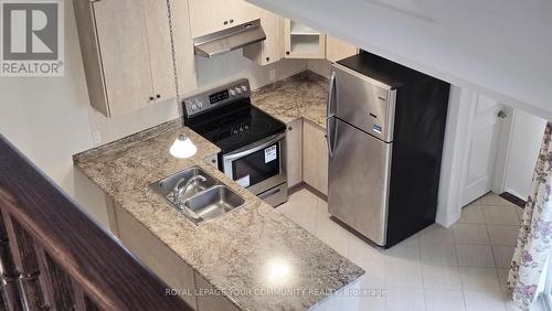 606 Haylook Gardens, Peterborough, ON - Indoor Photo Showing Kitchen