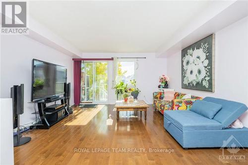 A - 566 Chapman Mills Drive, Ottawa, ON - Indoor Photo Showing Living Room