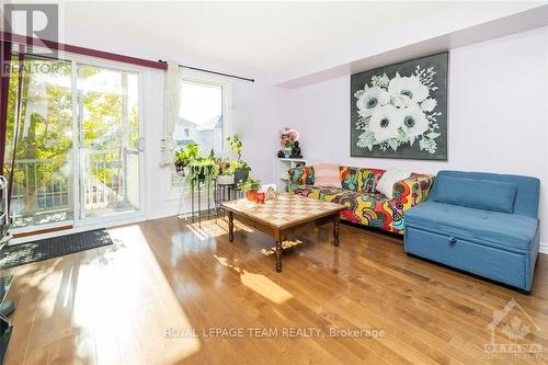 A - 566 Chapman Mills Drive, Ottawa, ON - Indoor Photo Showing Living Room