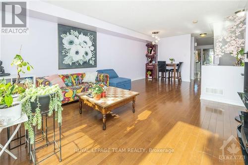 A - 566 Chapman Mills Drive, Ottawa, ON - Indoor Photo Showing Living Room