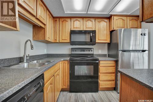 1806 315 5Th Avenue N, Saskatoon, SK - Indoor Photo Showing Kitchen With Double Sink