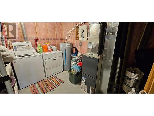 202 Forest Crowne Close, Kimberley, BC - Indoor Photo Showing Laundry Room