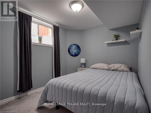 90 Chapel Street, Woodstock, ON - Indoor Photo Showing Bedroom