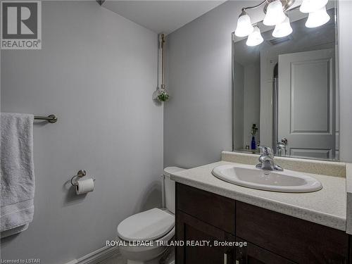 90 Chapel Street, Woodstock, ON - Indoor Photo Showing Bathroom