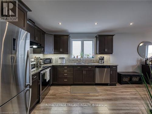 90 Chapel Street, Woodstock, ON - Indoor Photo Showing Kitchen