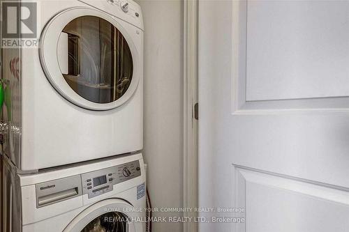 1511 - 9201 Yonge Street, Richmond Hill, ON - Indoor Photo Showing Laundry Room