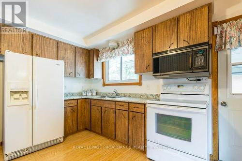 65 Cascade Boulevard, Belleville, ON - Indoor Photo Showing Kitchen With Double Sink