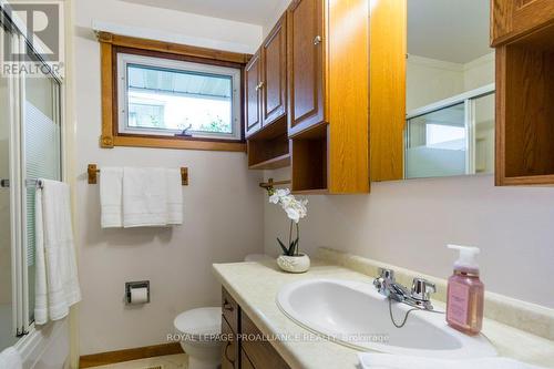 65 Cascade Boulevard, Belleville, ON - Indoor Photo Showing Bathroom