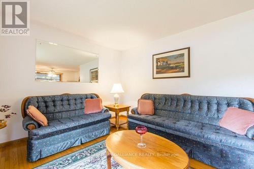 65 Cascade Boulevard, Belleville, ON - Indoor Photo Showing Living Room