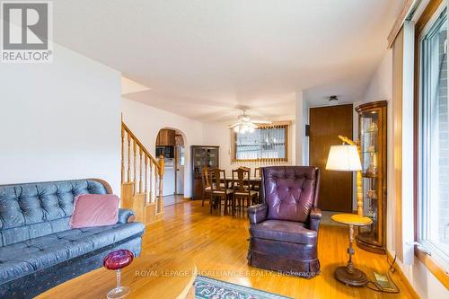 65 Cascade Boulevard, Belleville, ON - Indoor Photo Showing Living Room