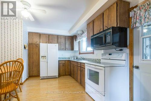 65 Cascade Boulevard, Belleville, ON - Indoor Photo Showing Kitchen