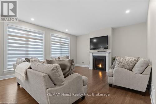 1601 Willow Court, Kingston (City Northwest), ON - Indoor Photo Showing Living Room With Fireplace