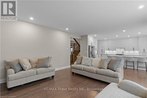 1601 Willow Court, Kingston (City Northwest), ON - Indoor Photo Showing Living Room