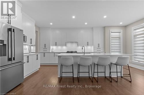 1601 Willow Court, Kingston (City Northwest), ON - Indoor Photo Showing Kitchen With Upgraded Kitchen