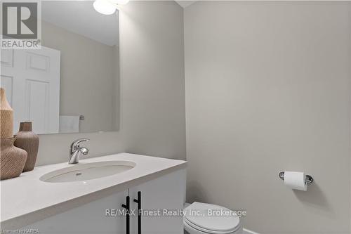 1601 Willow Court, Kingston (City Northwest), ON - Indoor Photo Showing Bathroom