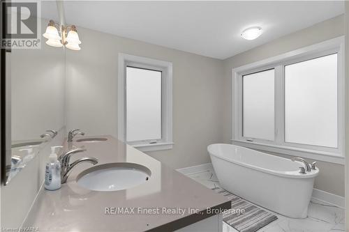 1601 Willow Court, Kingston (City Northwest), ON - Indoor Photo Showing Bathroom