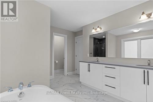 1601 Willow Court, Kingston (City Northwest), ON - Indoor Photo Showing Bathroom