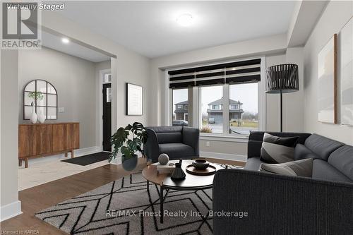 1601 Willow Court, Kingston (City Northwest), ON - Indoor Photo Showing Living Room