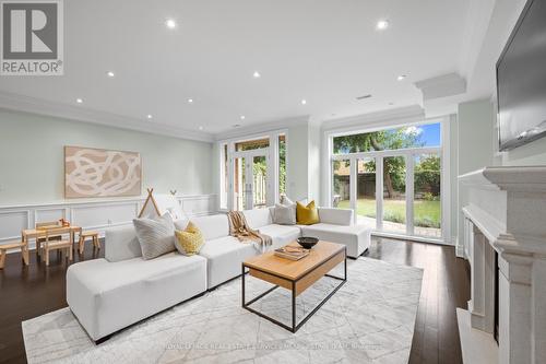 741 Millwood Road, Toronto, ON - Indoor Photo Showing Living Room