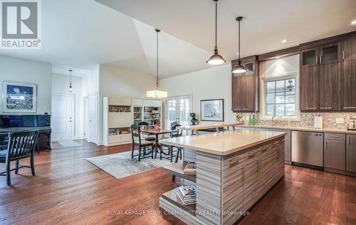 39 Colonel Cohoe Street, Niagara-On-The-Lake, ON - Indoor Photo Showing Kitchen With Upgraded Kitchen