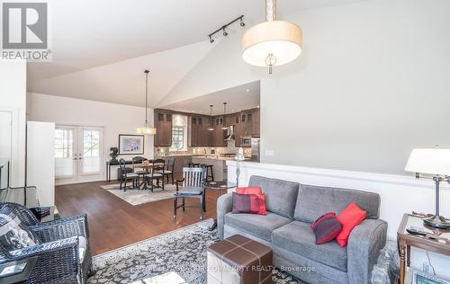 39 Colonel Cohoe Street, Niagara-On-The-Lake, ON - Indoor Photo Showing Living Room