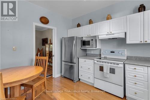 30 Yonge Street, Kingston (Central City West), ON - Indoor Photo Showing Kitchen