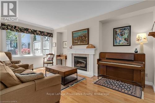 30 Yonge Street, Kingston (Central City West), ON - Indoor Photo Showing Living Room With Fireplace