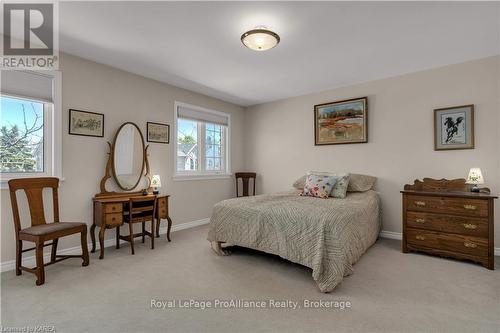 30 Yonge Street, Kingston (Central City West), ON - Indoor Photo Showing Bedroom