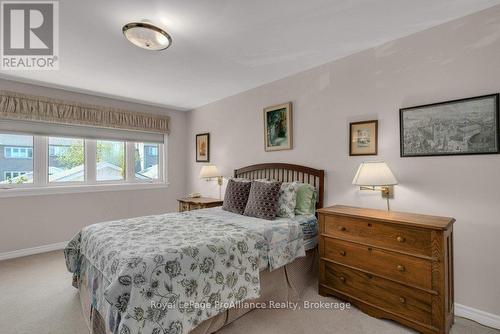 30 Yonge Street, Kingston (Central City West), ON - Indoor Photo Showing Bedroom