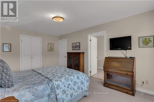 30 Yonge Street, Kingston (Central City West), ON - Indoor Photo Showing Bedroom